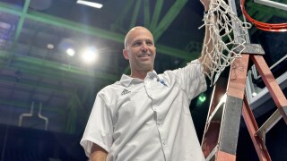 Steve Lutz leads Islanders to 2022-23 Southland Conference Tournament regular season championship