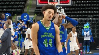 McNeese's late comeback upsets Texas A&M-Corpus Christi 62-61