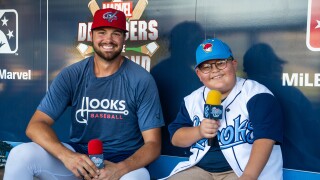 KRIS 6 Hooks Kid Reporter Benjamin Kindzirsky goes one-on-one with Jonathan Sprinkle