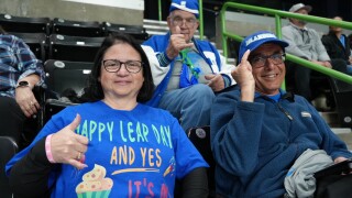 Islanders fan celebrates Leap Year 15th birthday at basketball game